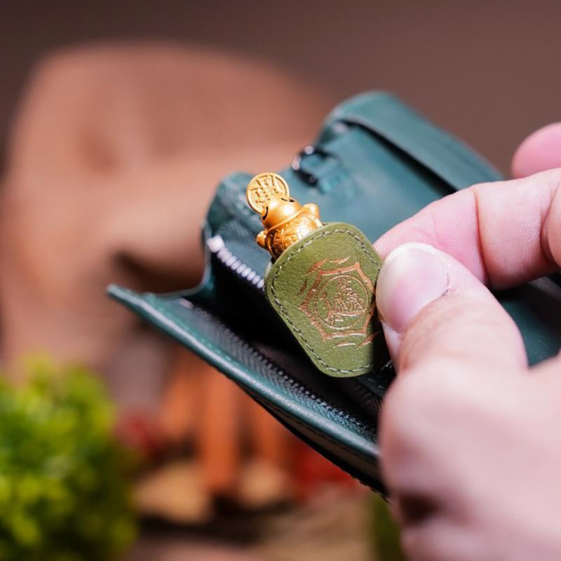 Mini Złoty Żółw Gryzący Monety – Longevity Health & Wellness Hotel recenzja i cena